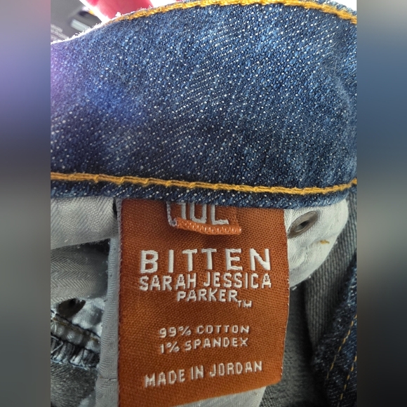 Bitten Denim Jean Shorts By Sarah Jessica Parker- Size 10 - Picture 6 of 7